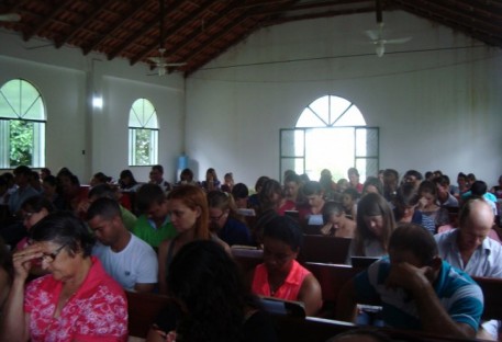 Comunidades celebram a ressurreição de Cristo na Paróquia Caminho da Fé