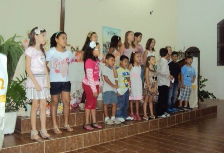 CULTO EM HOMENAGEM ÀS MÃES NA COMUNIDADE EM LINHARES