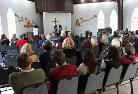 União de Paróquias em Blumenau Discute Sustentabilidade das Comunidades em Retiro de Liderança