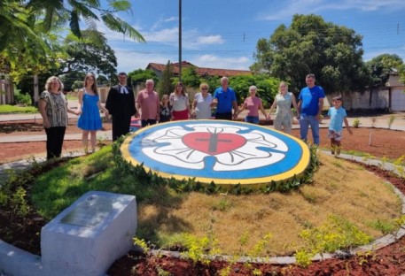 Comunidade de Porto Nacional inaugura Rosa de Lutero na praça