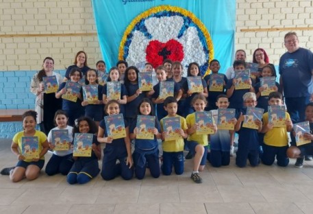 Crianças participam da escolha do logo da Revista O Amigo das Crianças